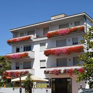 https://orchidea-marina.it-tuscanyhotel.com